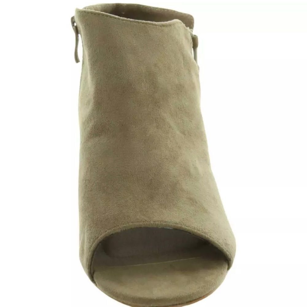 Journee Collection, Women’s Falon Taupe suede ankle boots. Size 11, NWB